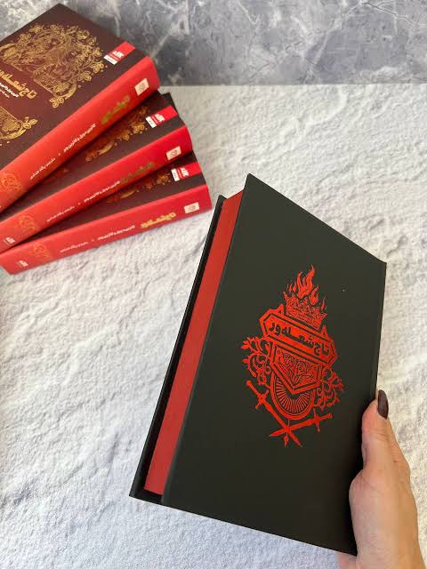 کتاب تاج شعله ور (جلد سوم تاج دوقلوها) اثر کاترین دویل و کاترین وبر انتشارات کتاب مجازی